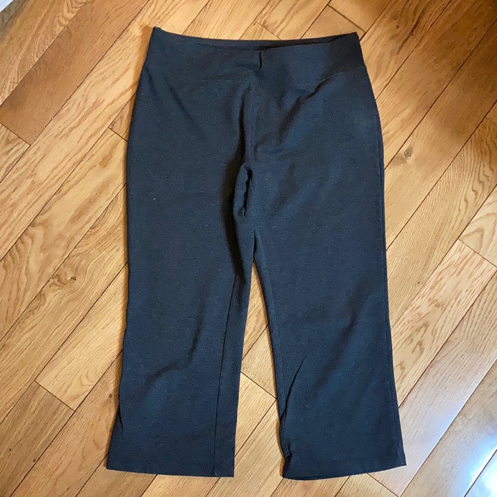 Gap Fit charcoal cropped yoga pants